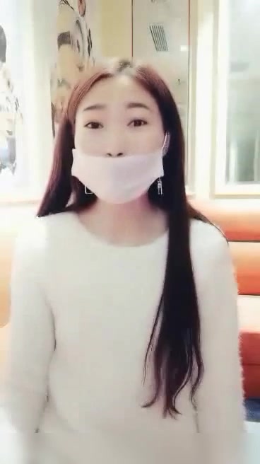 90后美女主播勾搭个屌丝包皮很长的小哥KTV啪啪对白有趣